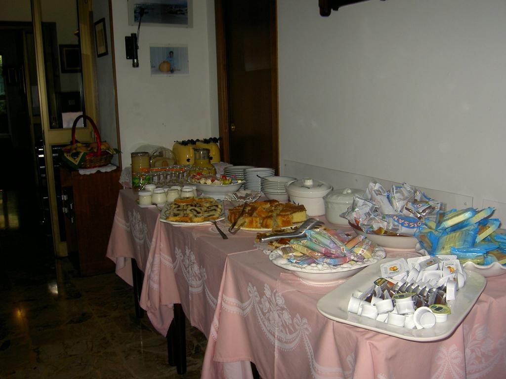 Albergo Kristina 보르디게라 외부 사진
