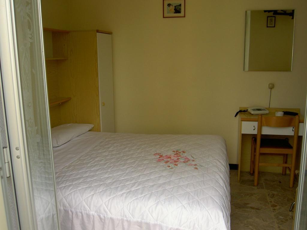 Albergo Kristina 보르디게라 객실 사진