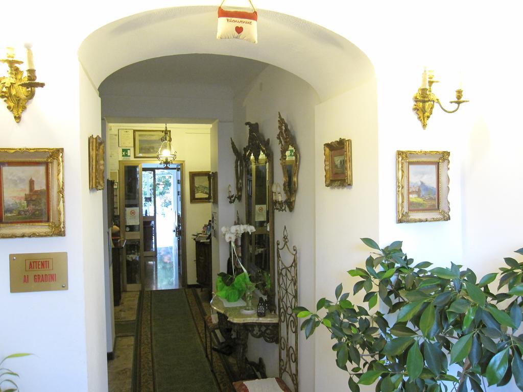 Albergo Kristina 보르디게라 외부 사진